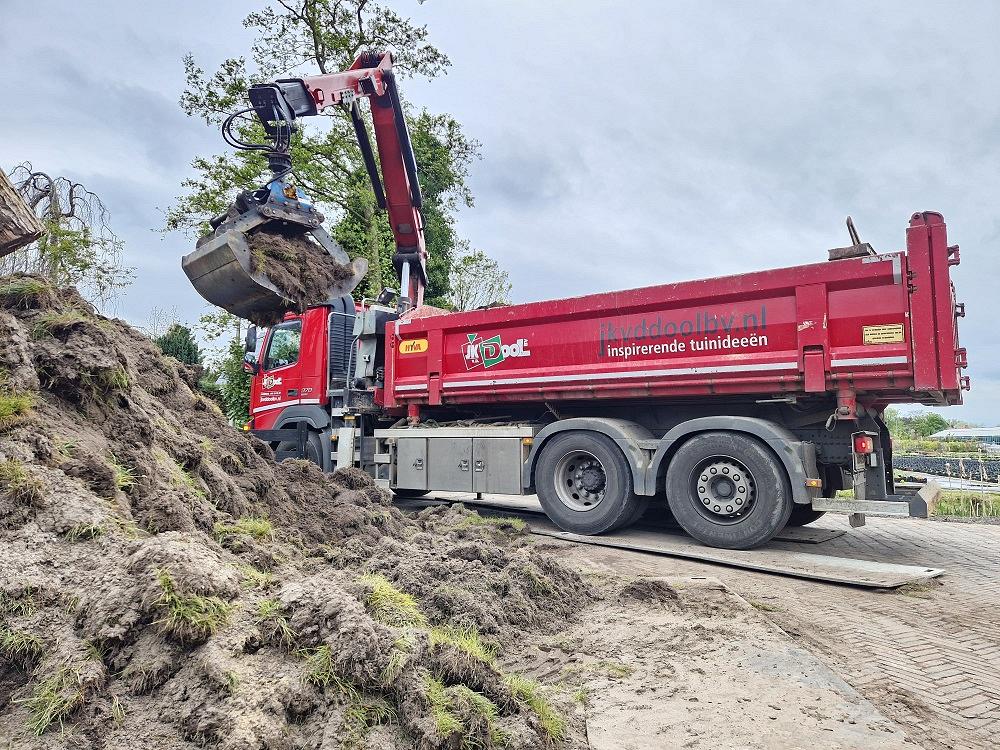 Ophalen afval door kraanwagen
