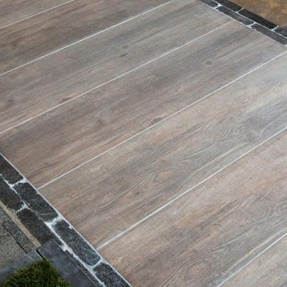 Keramiek op beton CeraSun Woodlook Dark Oak 30x120x4