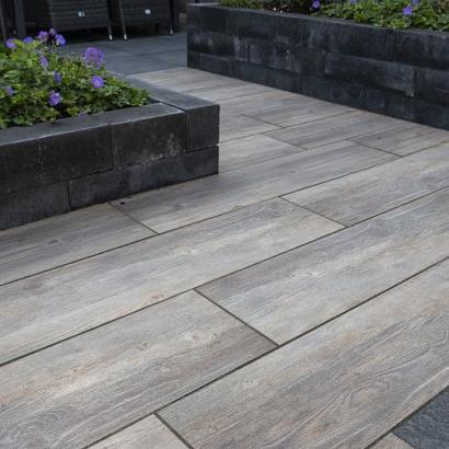 Keramiek op beton CeraSun Woodlook Dark Oak 30x120x4